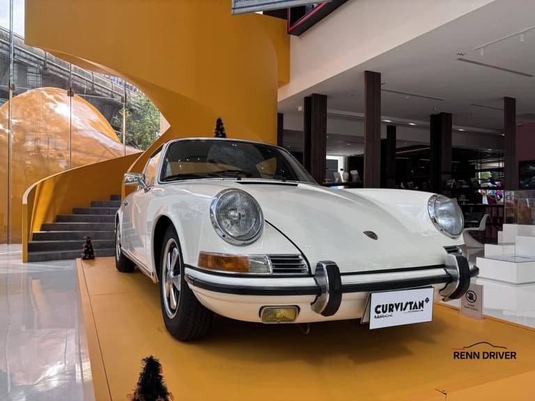 Early Porsche 911 front view