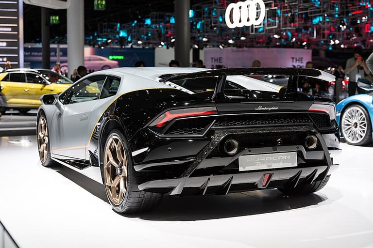 Lamborghini Huracan Performante at a car meet