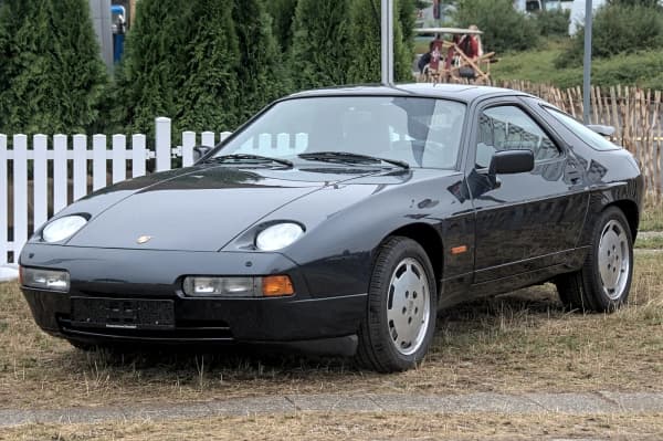 Porsche 928 – The V8 Grand Tourer That Was Meant to Replace the 911