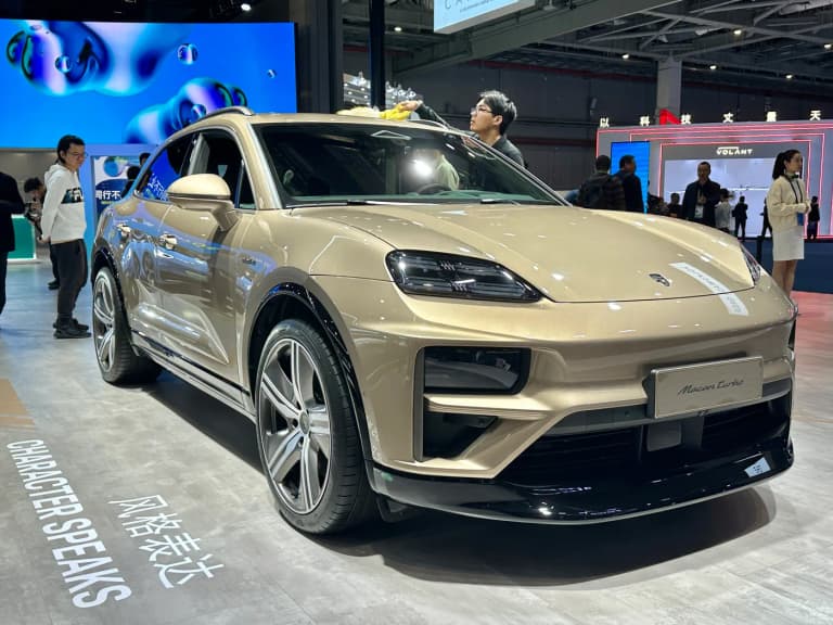 Porsche Macan Electric Turbo, front three-quarter view