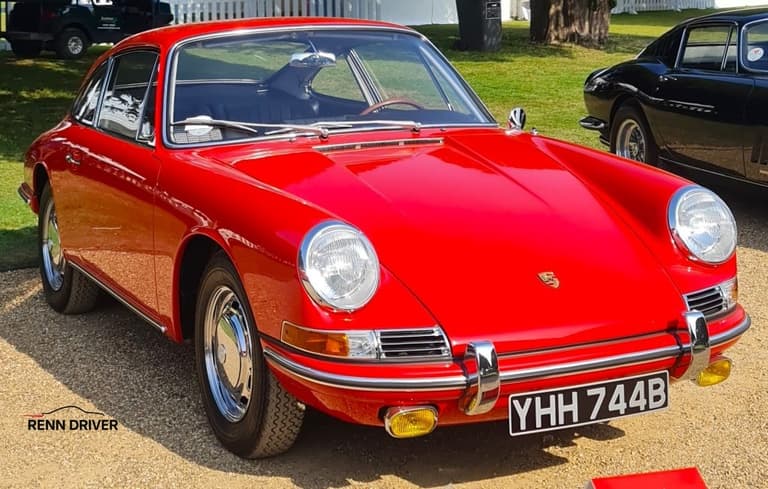Front of a Porsche 901 911