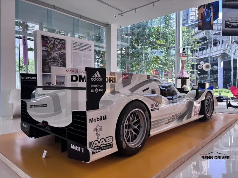 Rear view of white Porsche 919