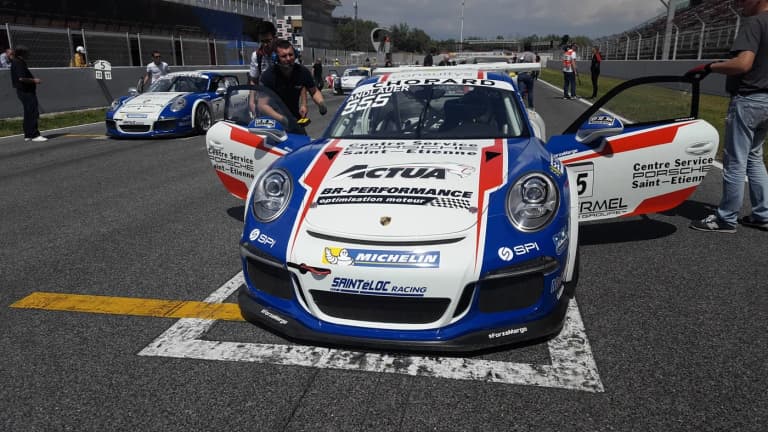 Porsche 911 GT3 Cup cars on the grid