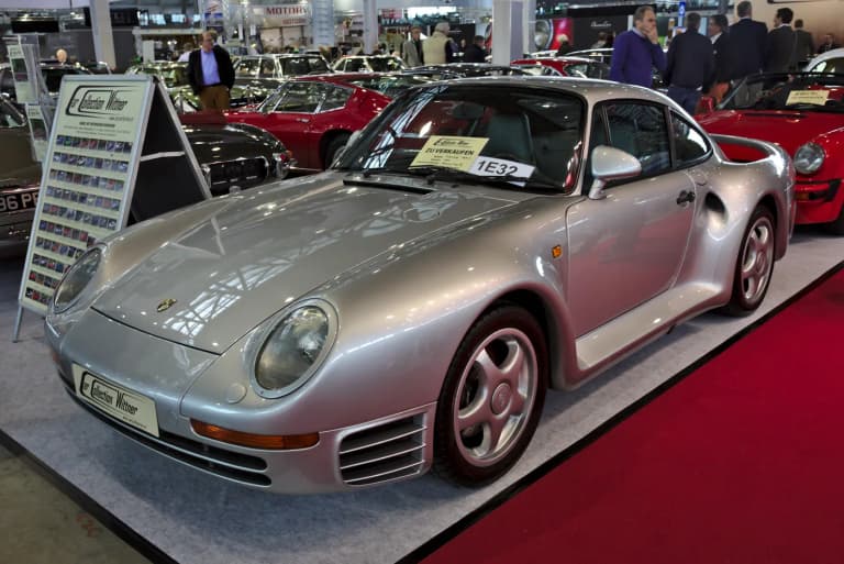 Porsche 959 viewed from the front three-quarter angle