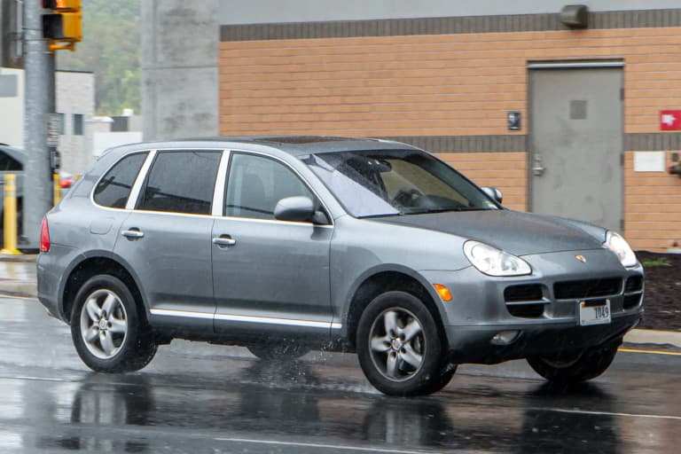 First-generation 955 Porsche Cayenne S, three-quarter front view