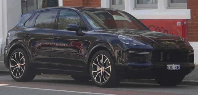 Porsche Cayenne Turbo, three-quarter front view