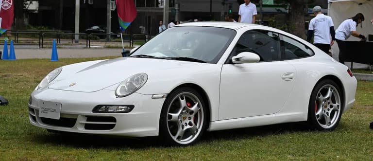 White Porsche 997 Carrera S coupe