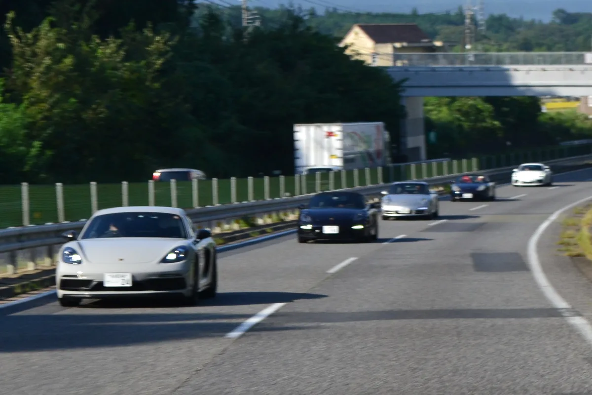 718 Cayman GTS, Boxster GTS, 997 Carrera S, Boxster and 991 GT3 driving in convoy