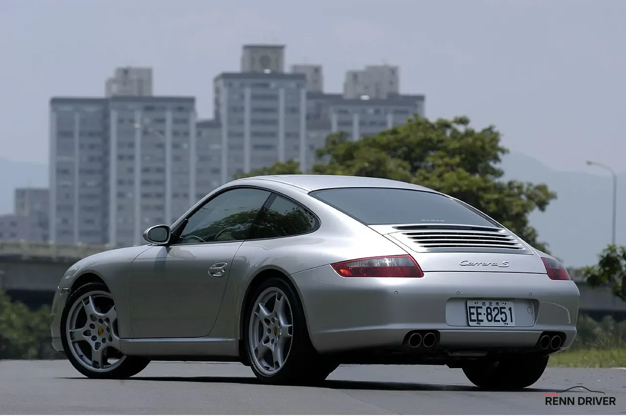 Porsche 911 997 Carrera S in silver