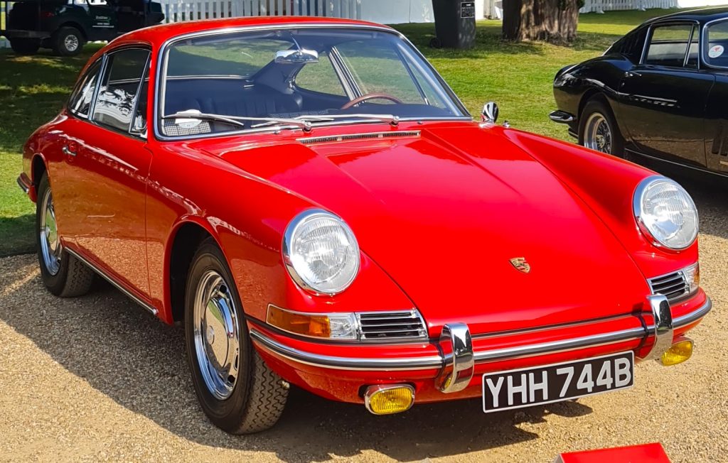 Front of a Porsche 901 911