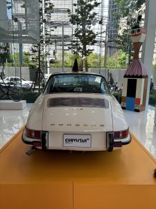 Rear of white 919E Porsche