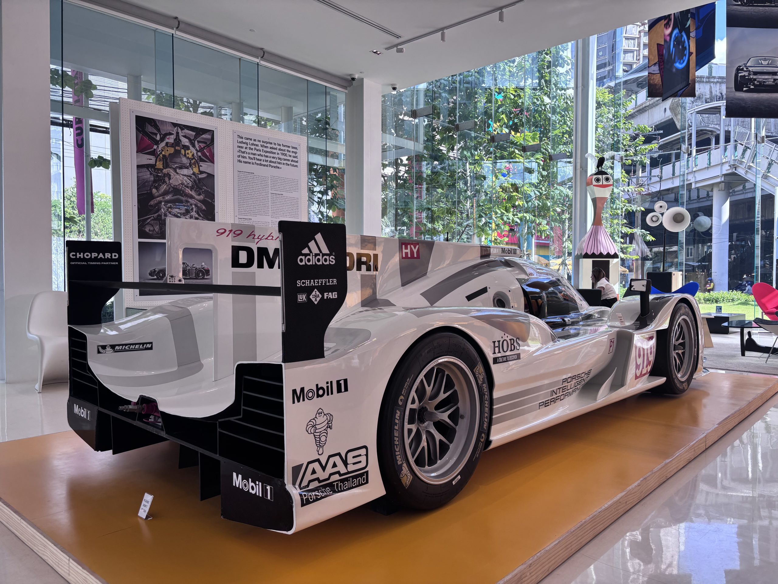 Rear view of white Porsche 919