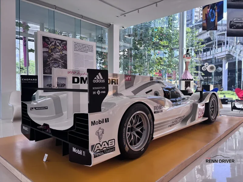 Rear view of white Porsche 919