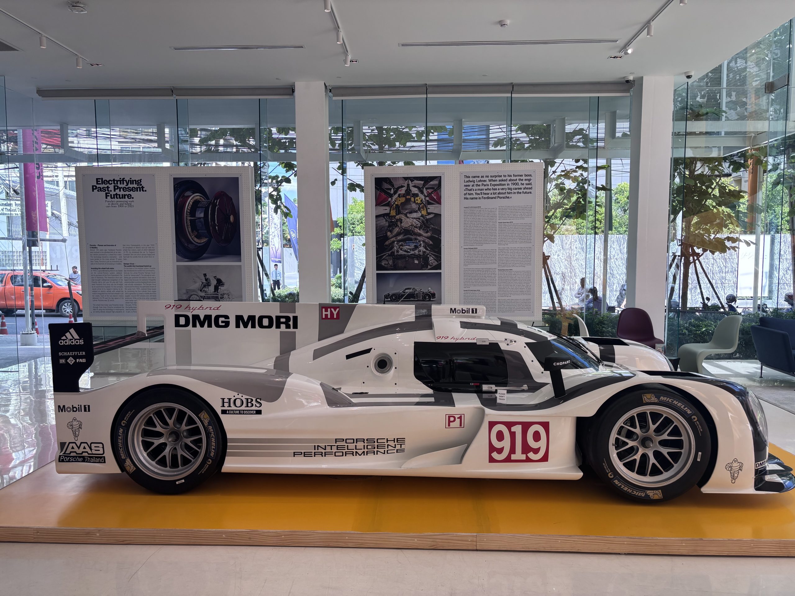Side view of white Porsche 919