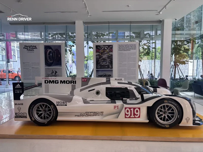 Side view of white Porsche 919