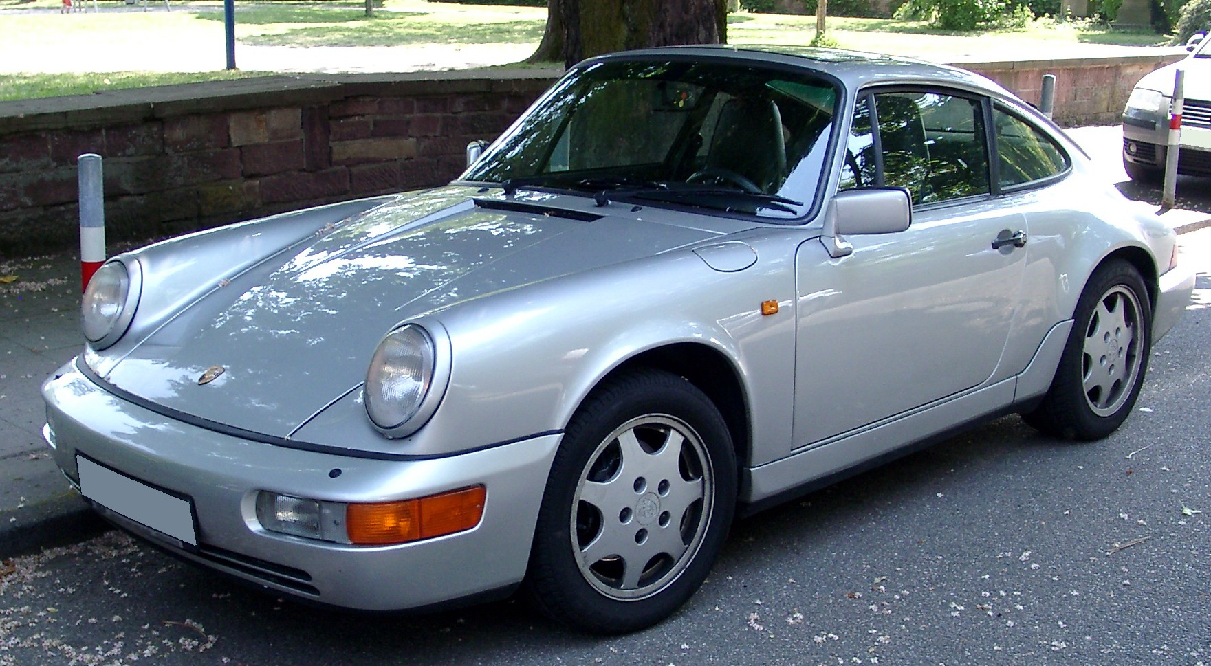 Porsche 964 - The Bridge Between the Classic and Modern