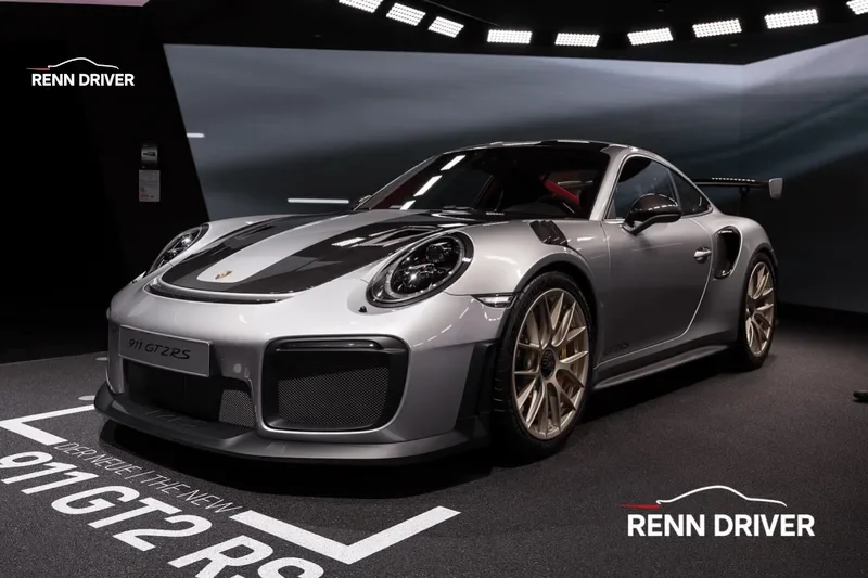 Porsche 911 GT2 RS front view