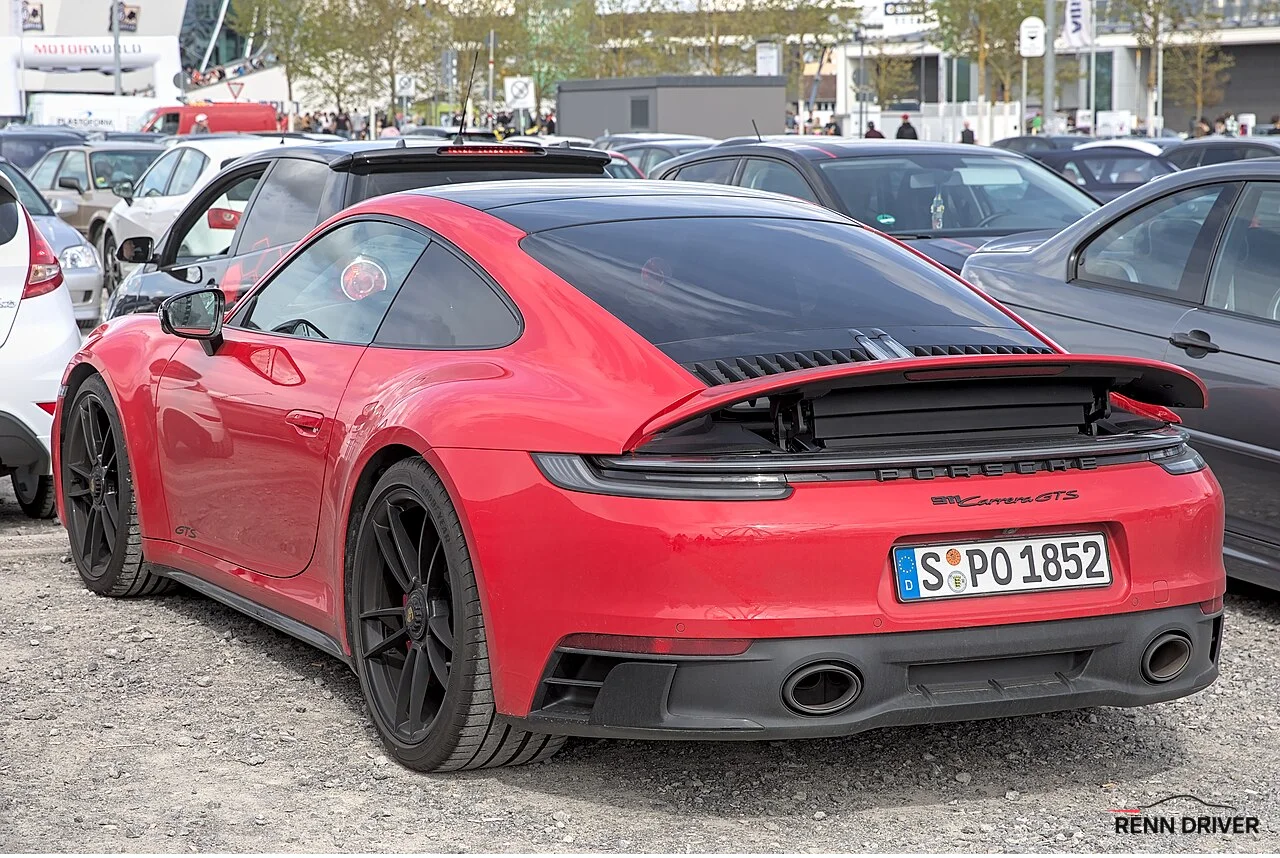 Porsche 992 Carrera 4 GTS
