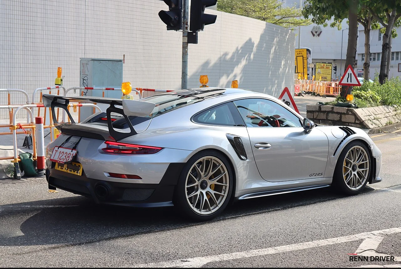 Red Porsche 991 GT2 RS