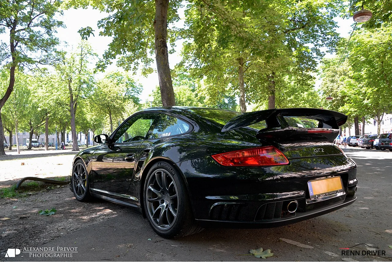 Black Porsche 997 GT2