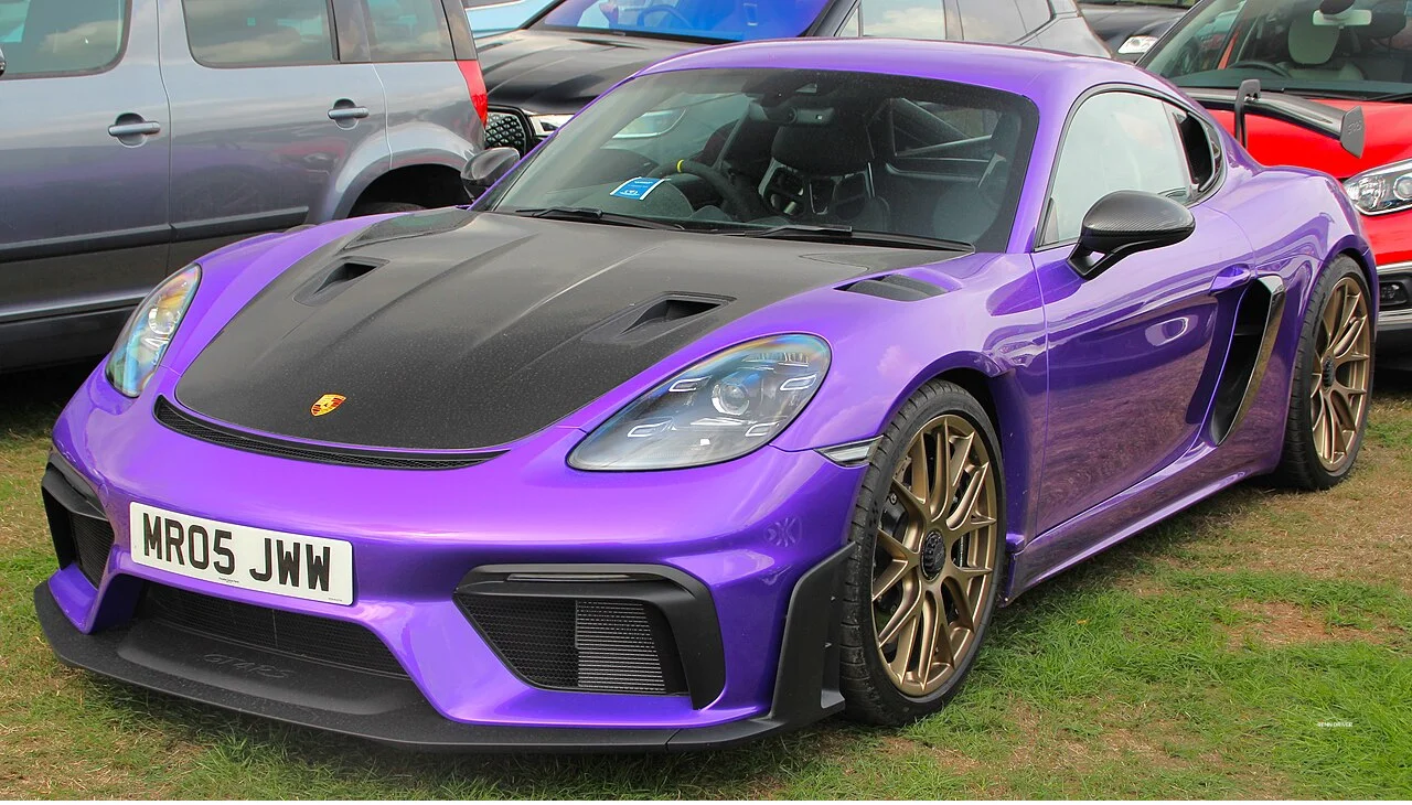 White Porsche 718 Cayman GT4 RS Weissach Package