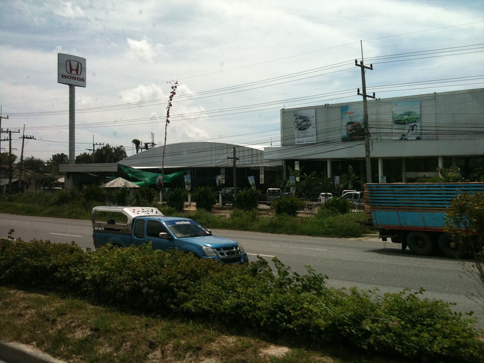 Chonburi road scene