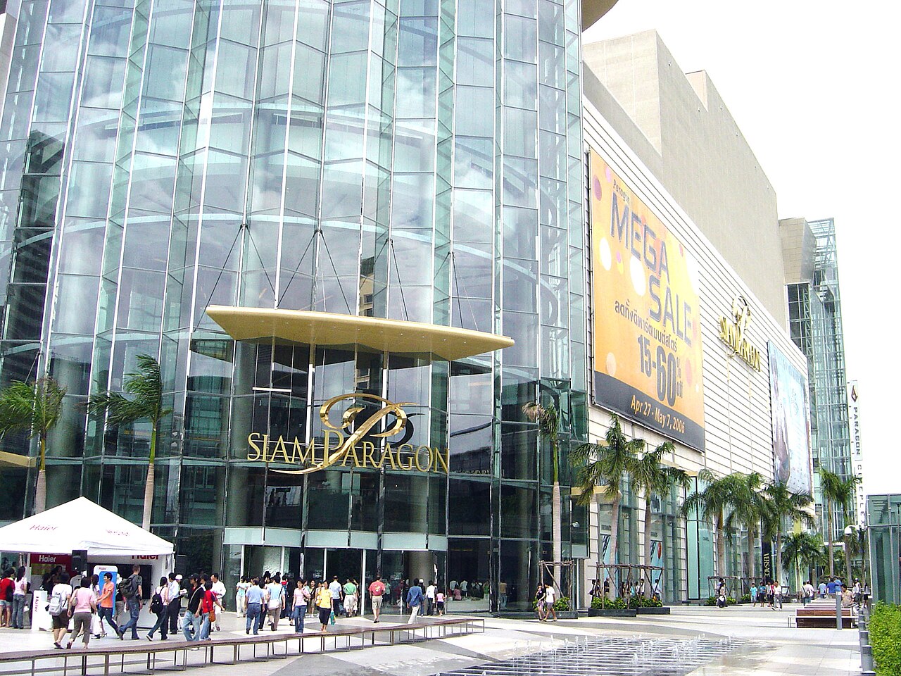 Siam Paragon exterior angle