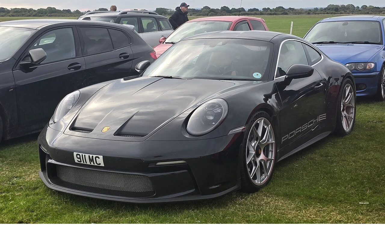 Dark Porsche 911 S/T side profile