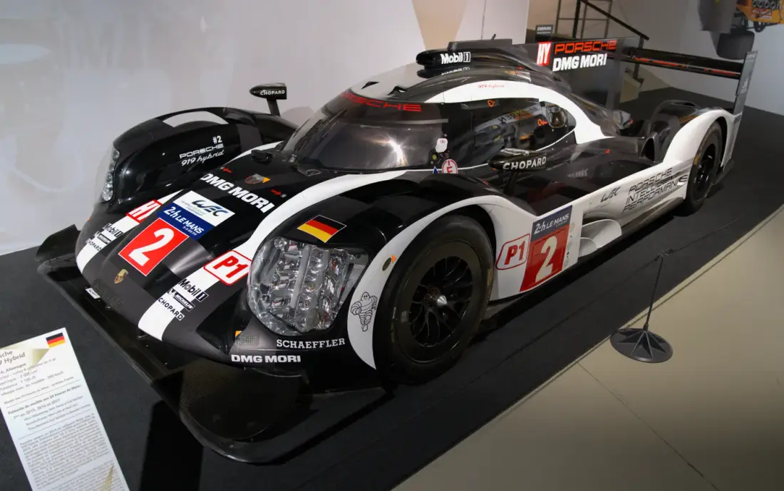 Porsche 919 Hybrid race car
