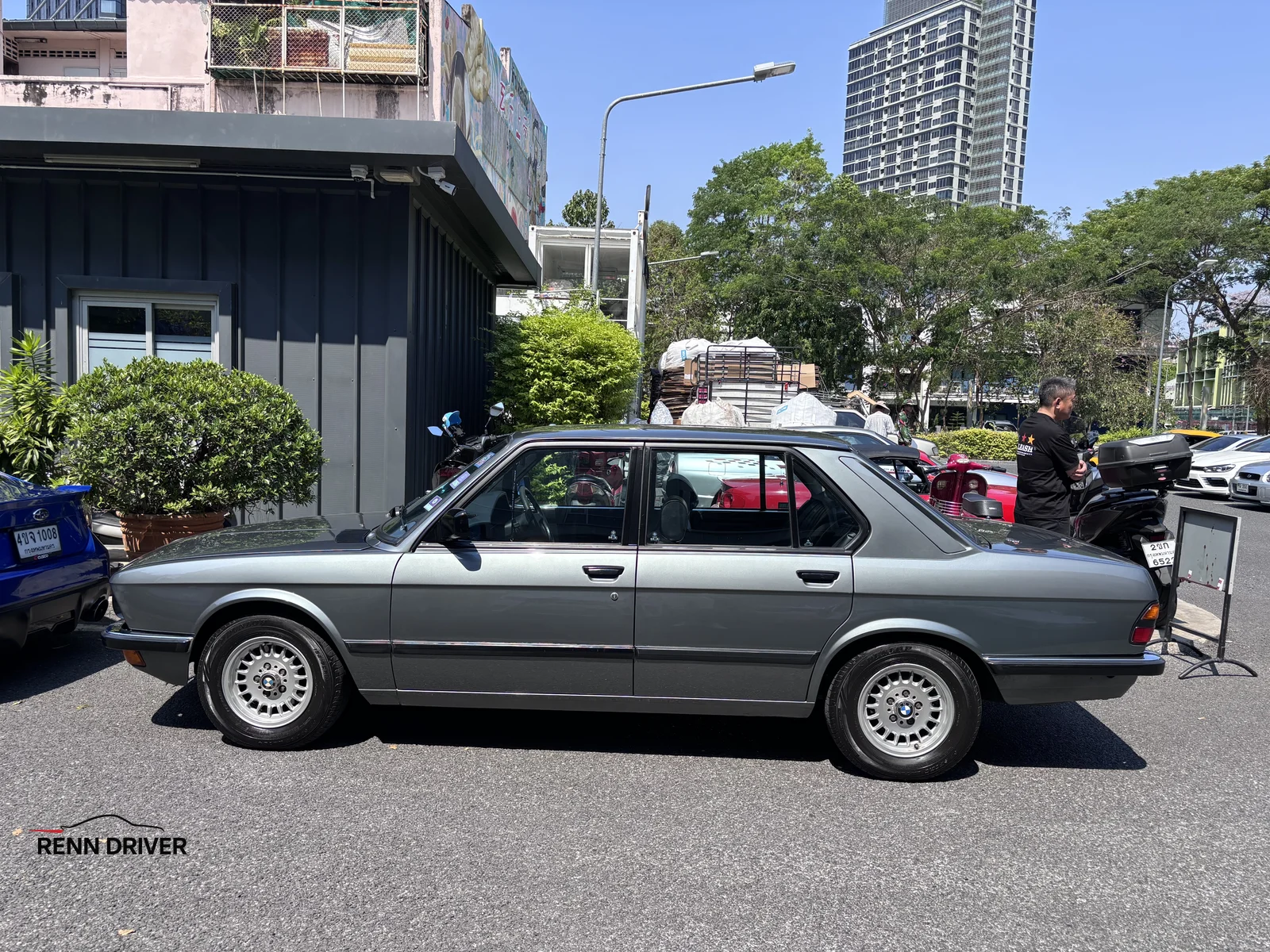 Grey BMW E28 5 Series