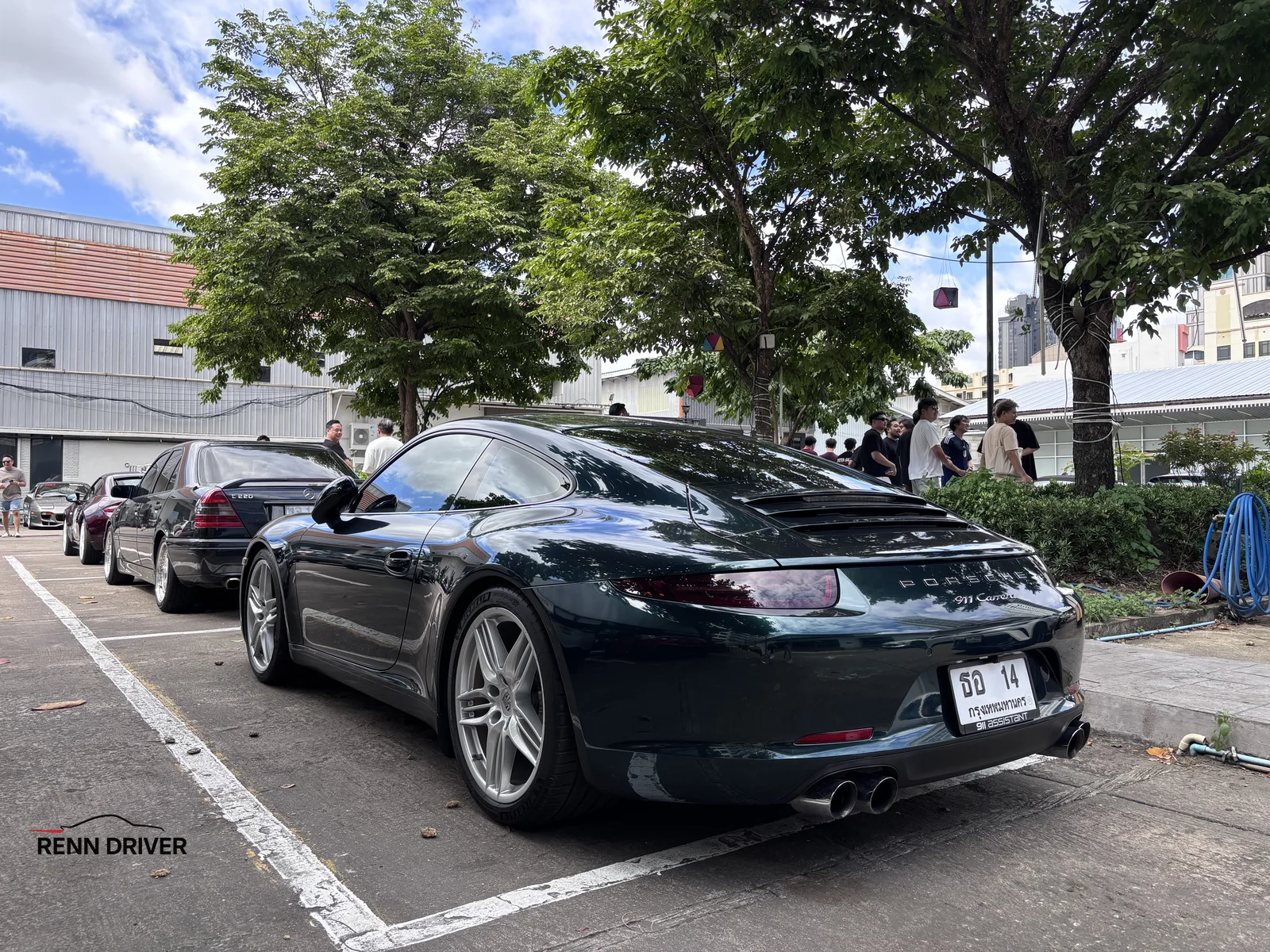 Dark green Porsche 991 Carrera