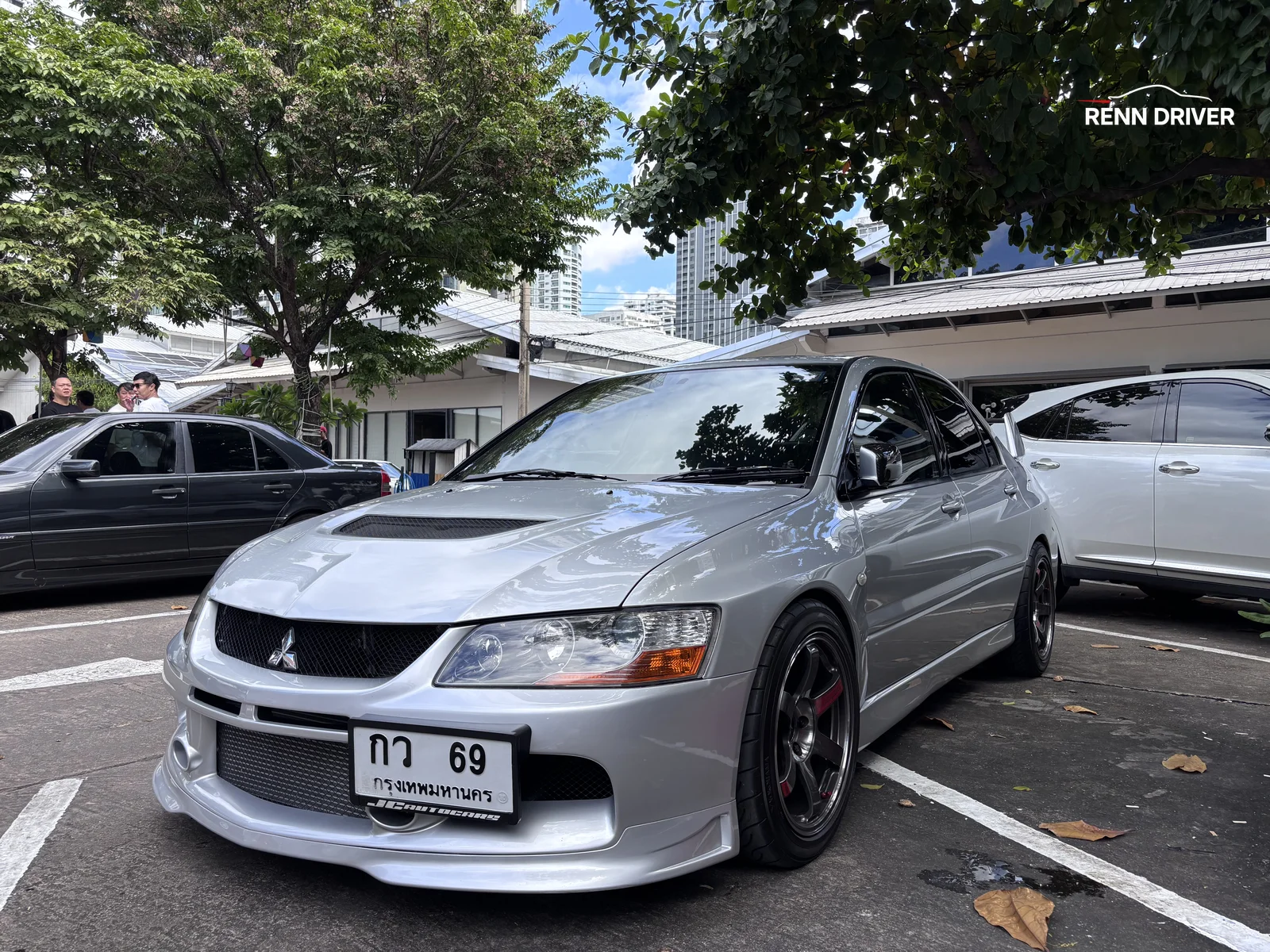 Silver Mitsubishi Lancer Evolution IX