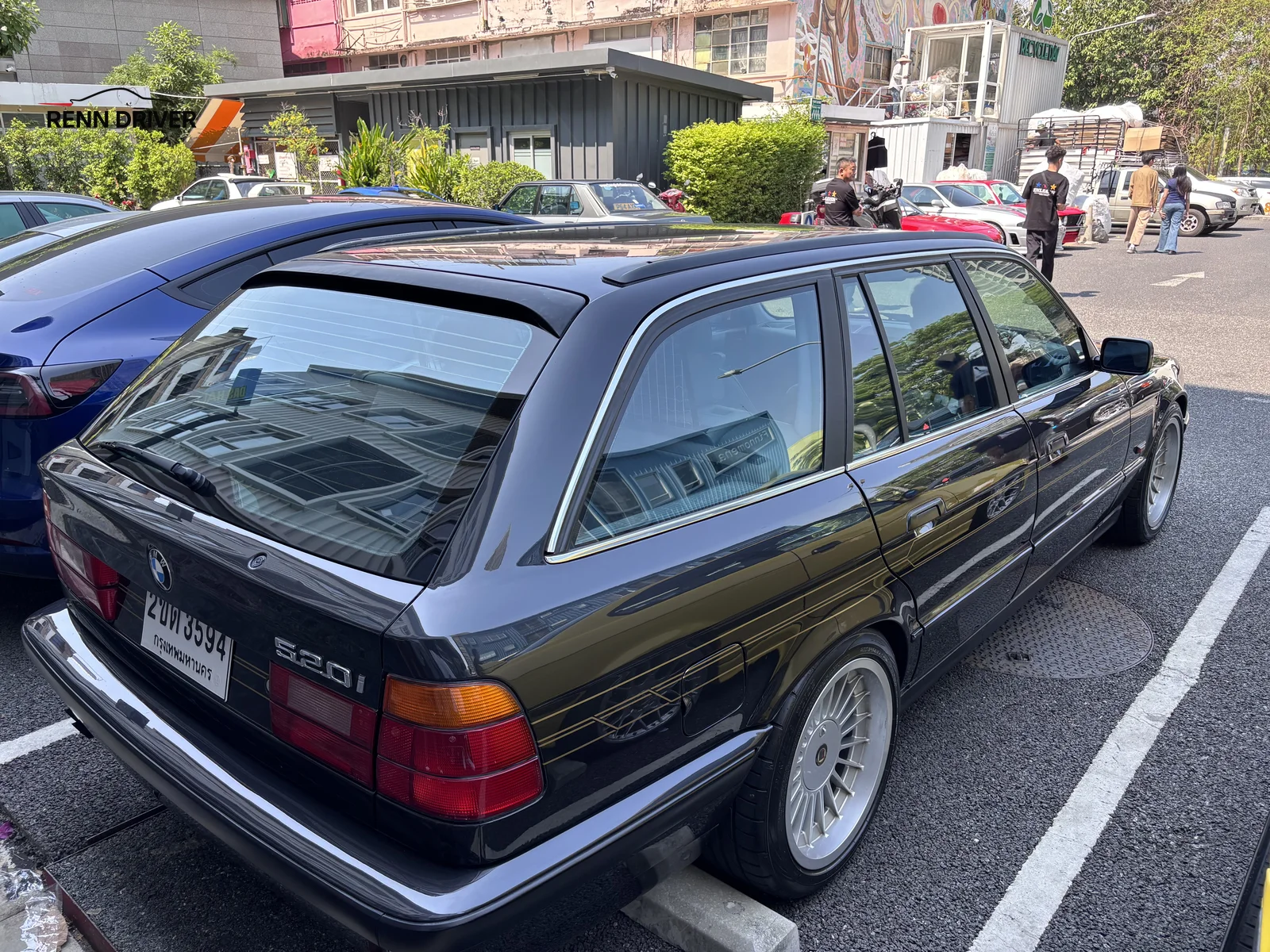 Black BMW E34 520i Touring wagon
