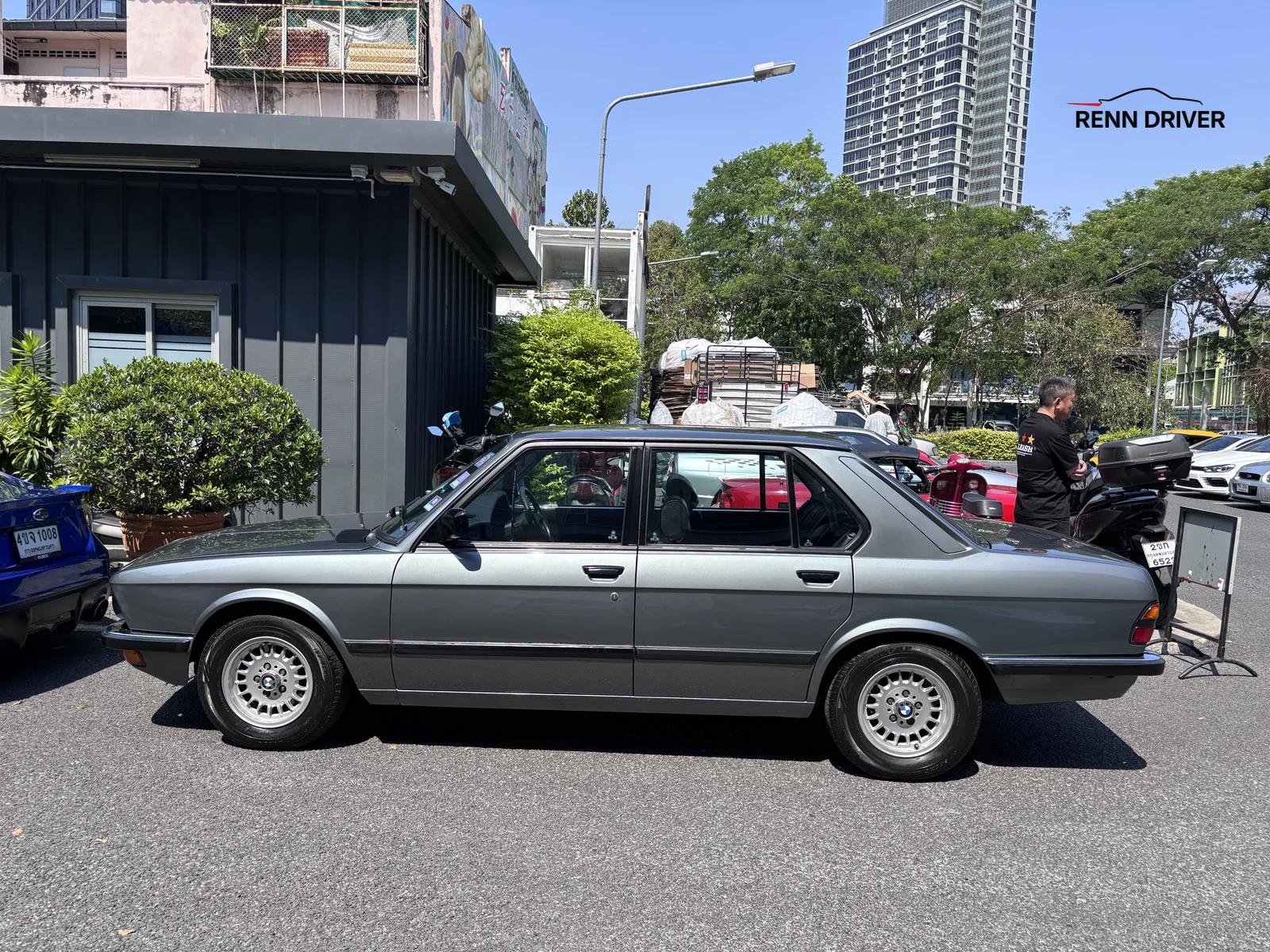 Red BMW E21 320 rear view