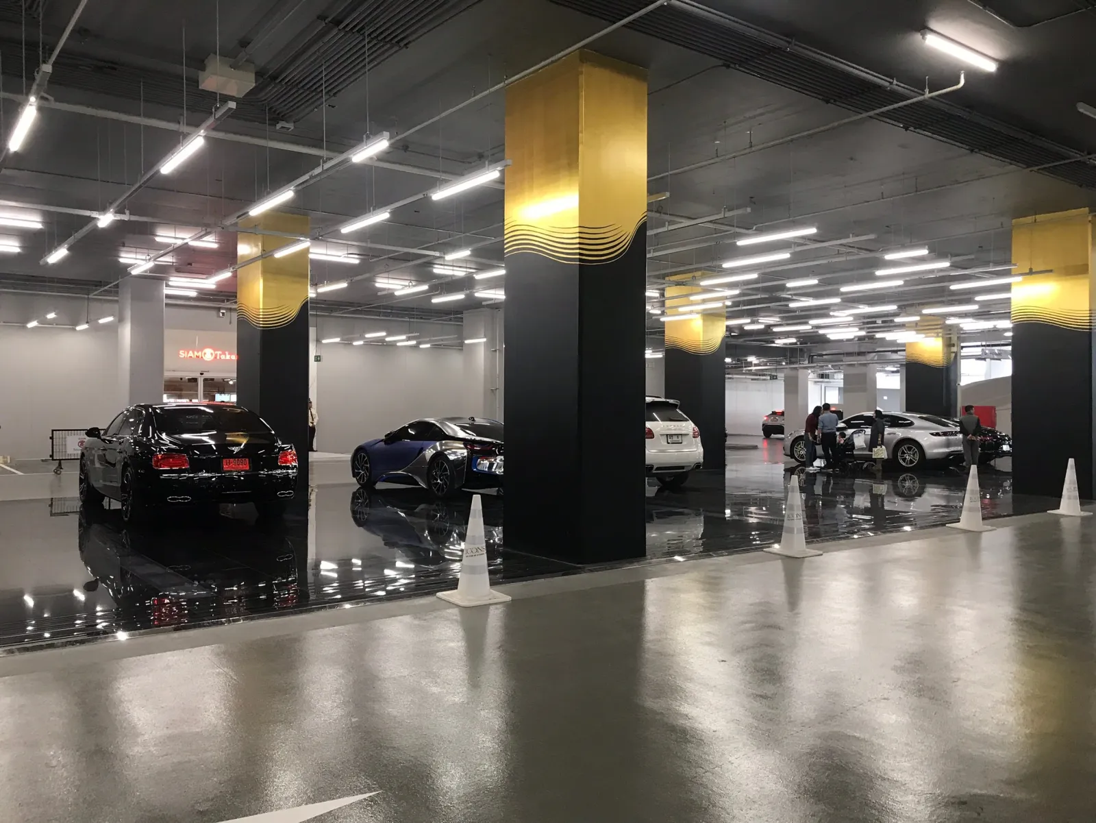 IconSiam (Supercar Area)