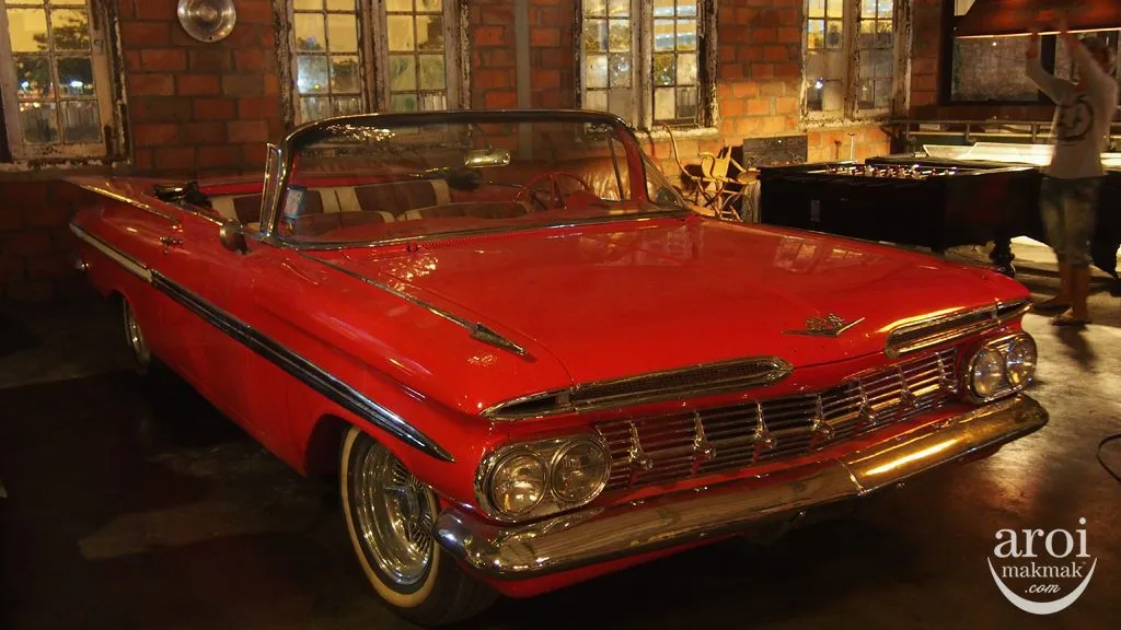 Srinakarin Train Market